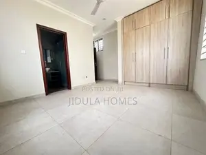 4bdrm Block of Flats in Lakeside Estate, Ashaley Botwe for sale
