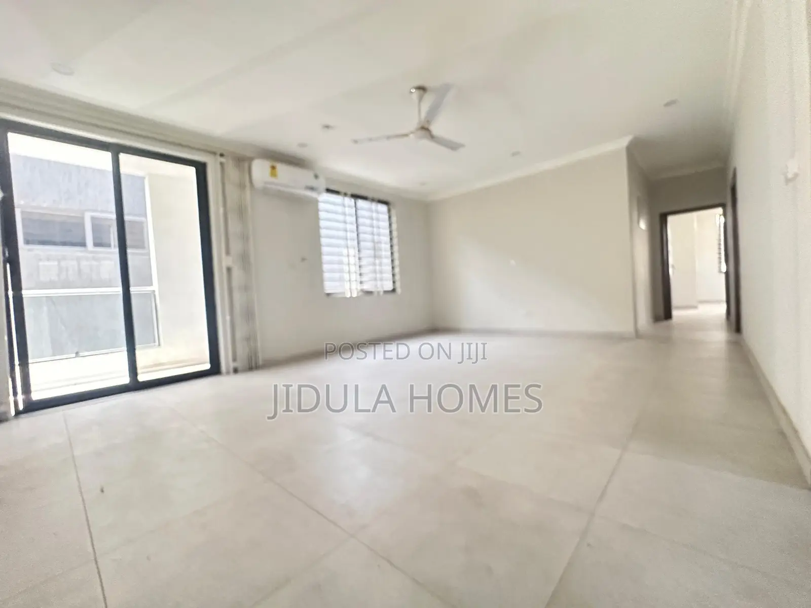 4bdrm Block of Flats in Lakeside Estate, Ashaley Botwe for sale