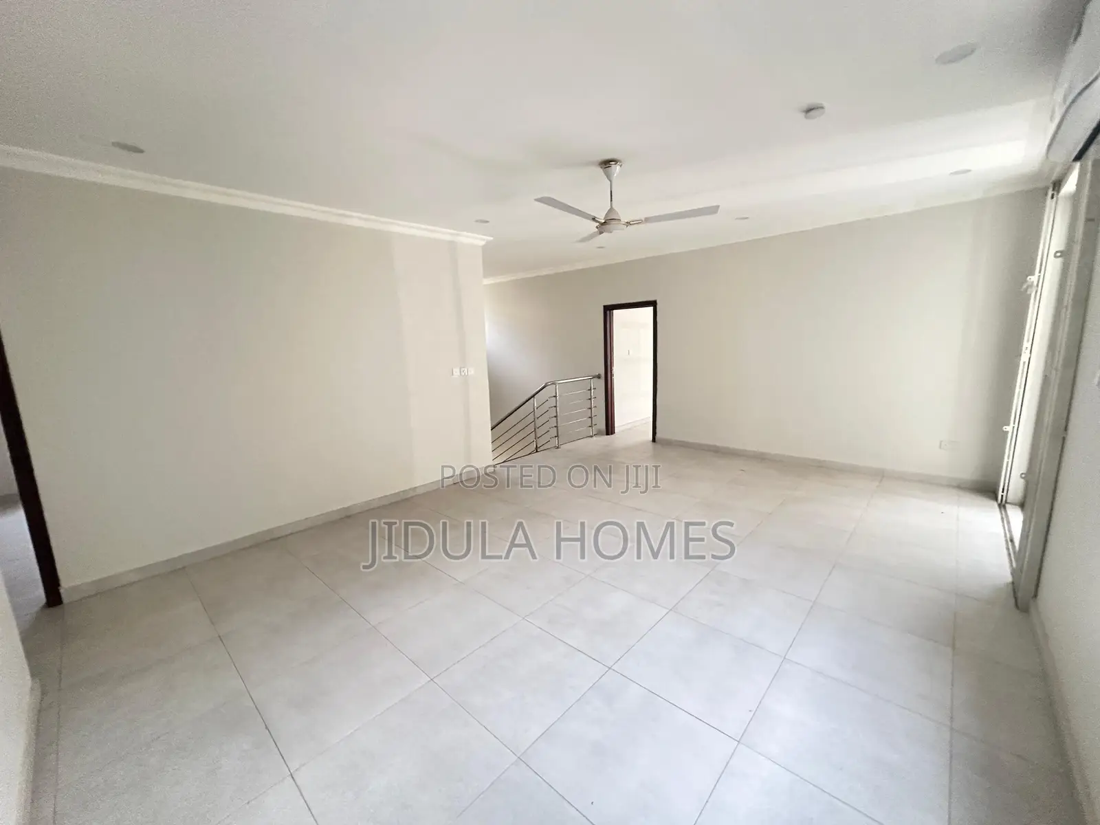 4bdrm Block of Flats in Lakeside Estate, Ashaley Botwe for sale
