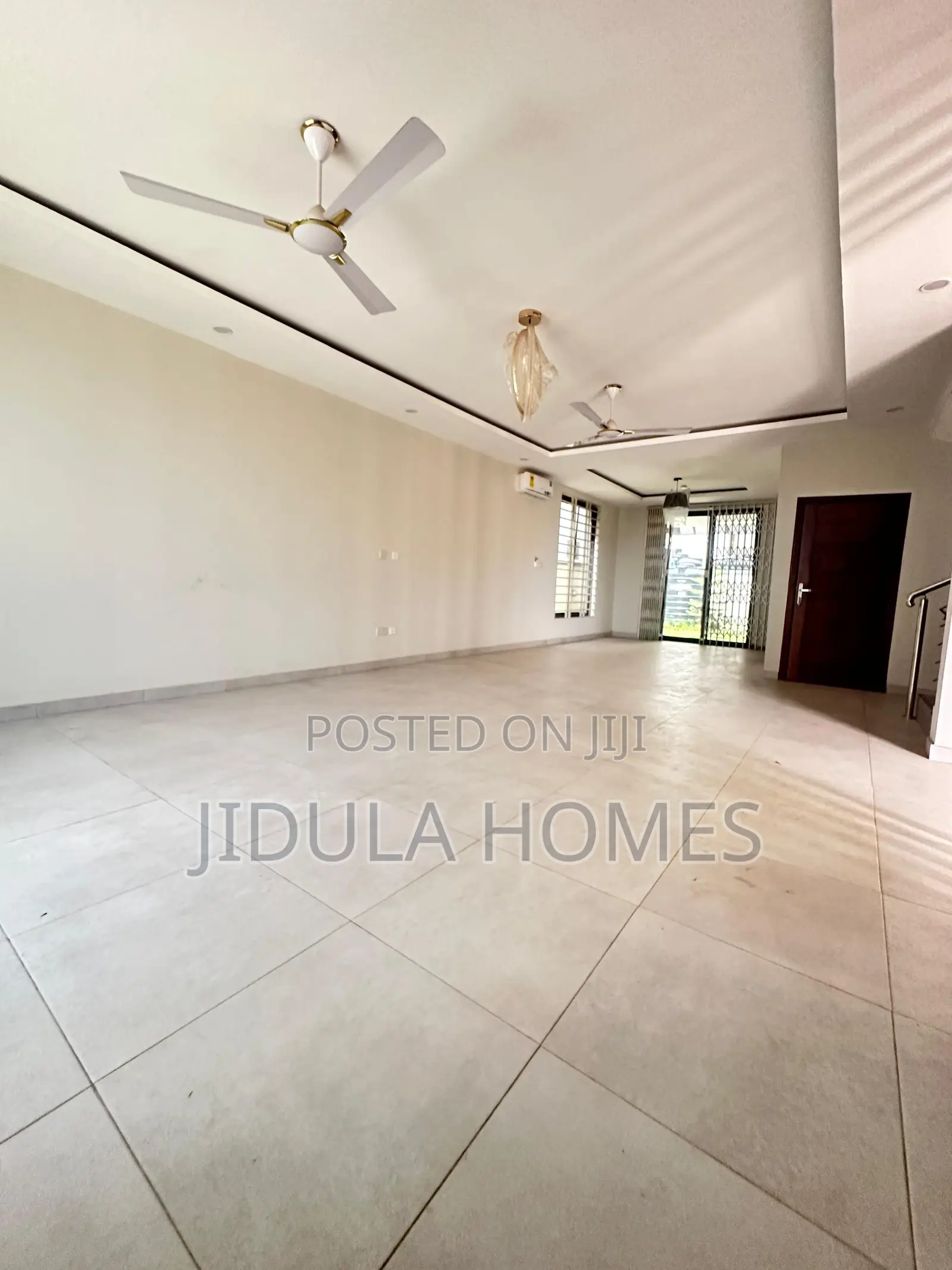 4bdrm Block of Flats in Lakeside Estate, Ashaley Botwe for sale