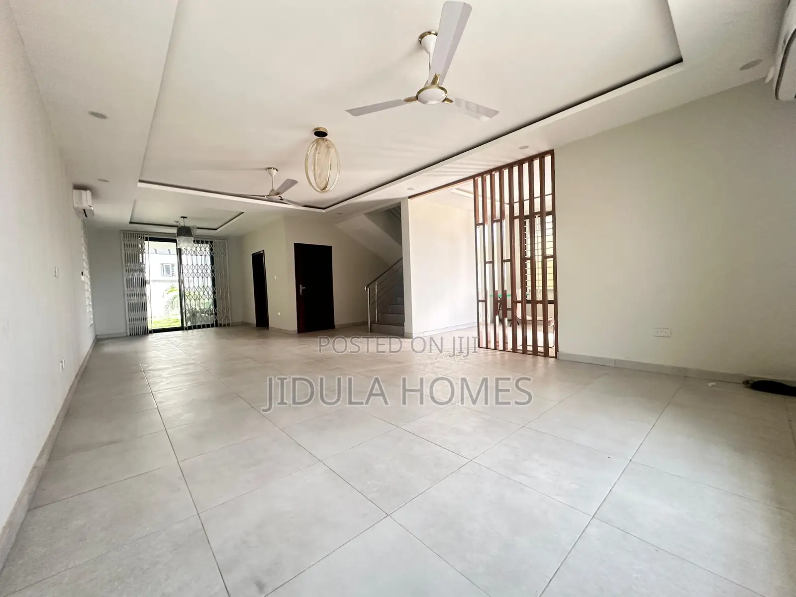 4bdrm Block of Flats in Lakeside Estate, Ashaley Botwe for sale