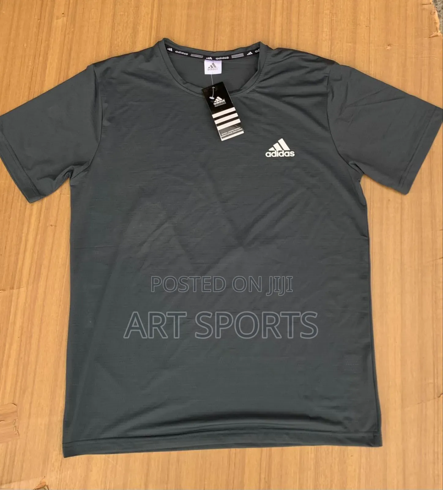 Adidas Top.