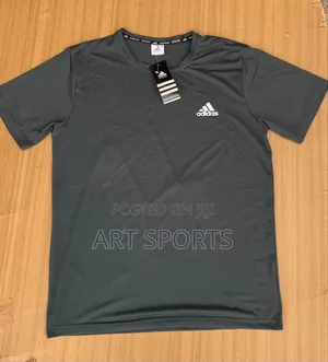 Adidas Top.