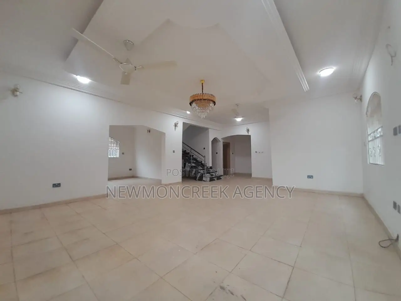 5bdrm Duplex in Lakeside Estates, Accra Metropolitan for sale