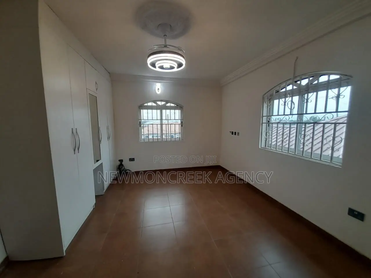5bdrm Duplex in Lakeside Estates, Accra Metropolitan for sale