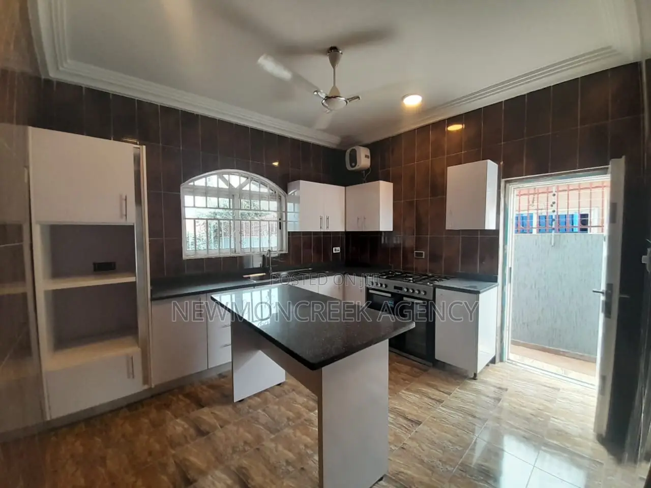 5bdrm Duplex in Lakeside Estates, Accra Metropolitan for sale