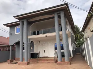 5bdrm Duplex in Lakeside Estates, Accra Metropolitan for sale