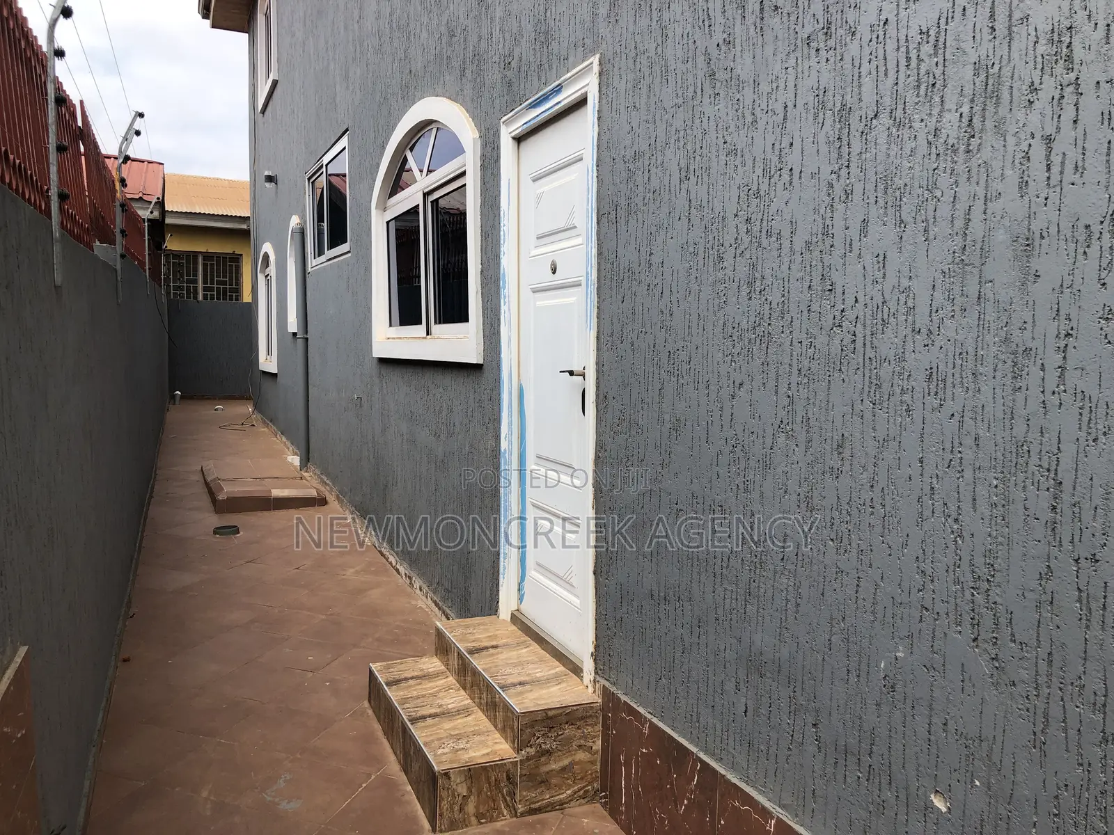 5bdrm Duplex in Lakeside Estates, Accra Metropolitan for sale