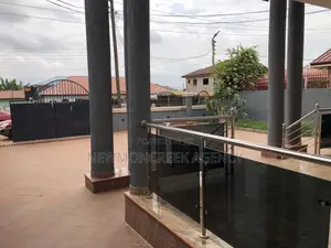 5bdrm Duplex in Lakeside Estates, Accra Metropolitan for sale