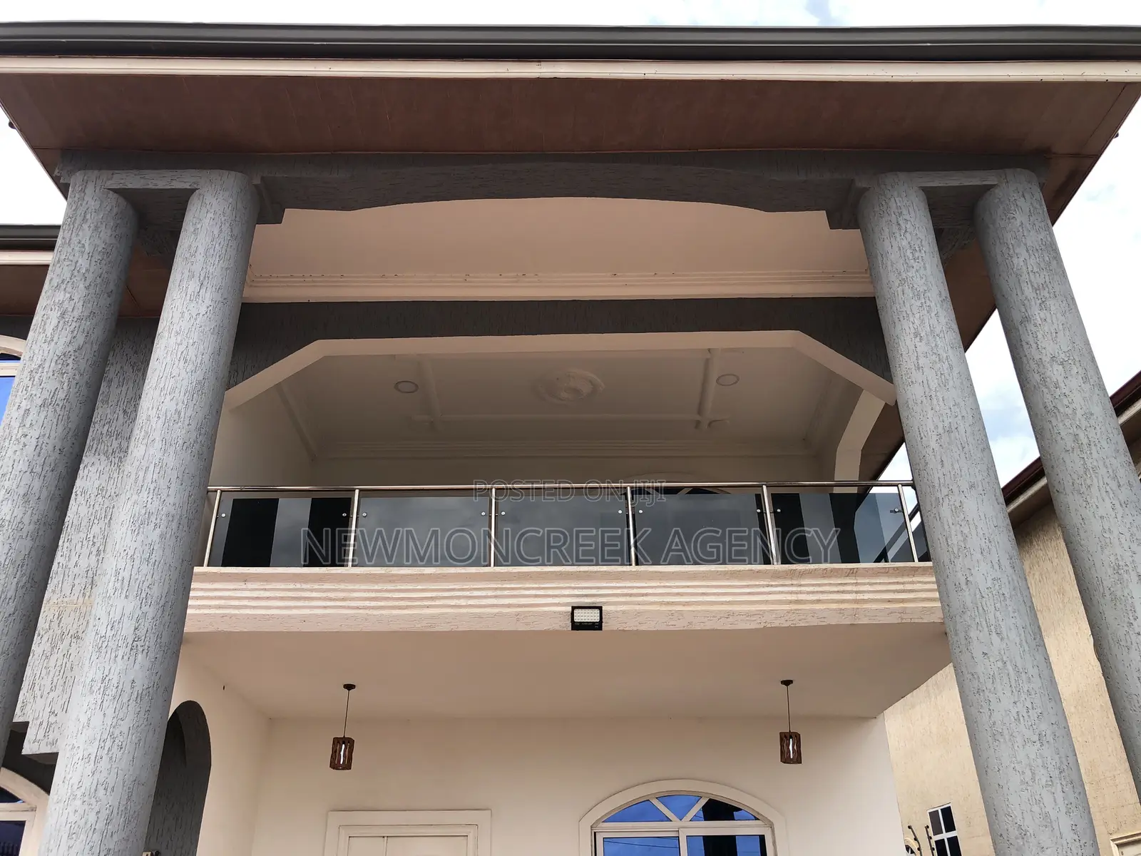 5bdrm Duplex in Lakeside Estates, Accra Metropolitan for sale