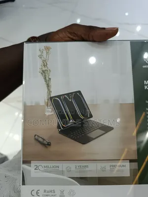 13 iPad Pro M4 Keyboard