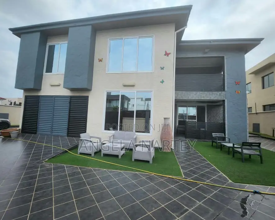 5bdrm House in Airport Hills, Accra Metropolitan for sale