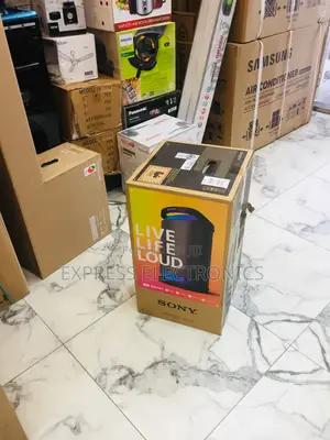 PLAY AND Listening to the Good Sound With SRS Xp500 Sony