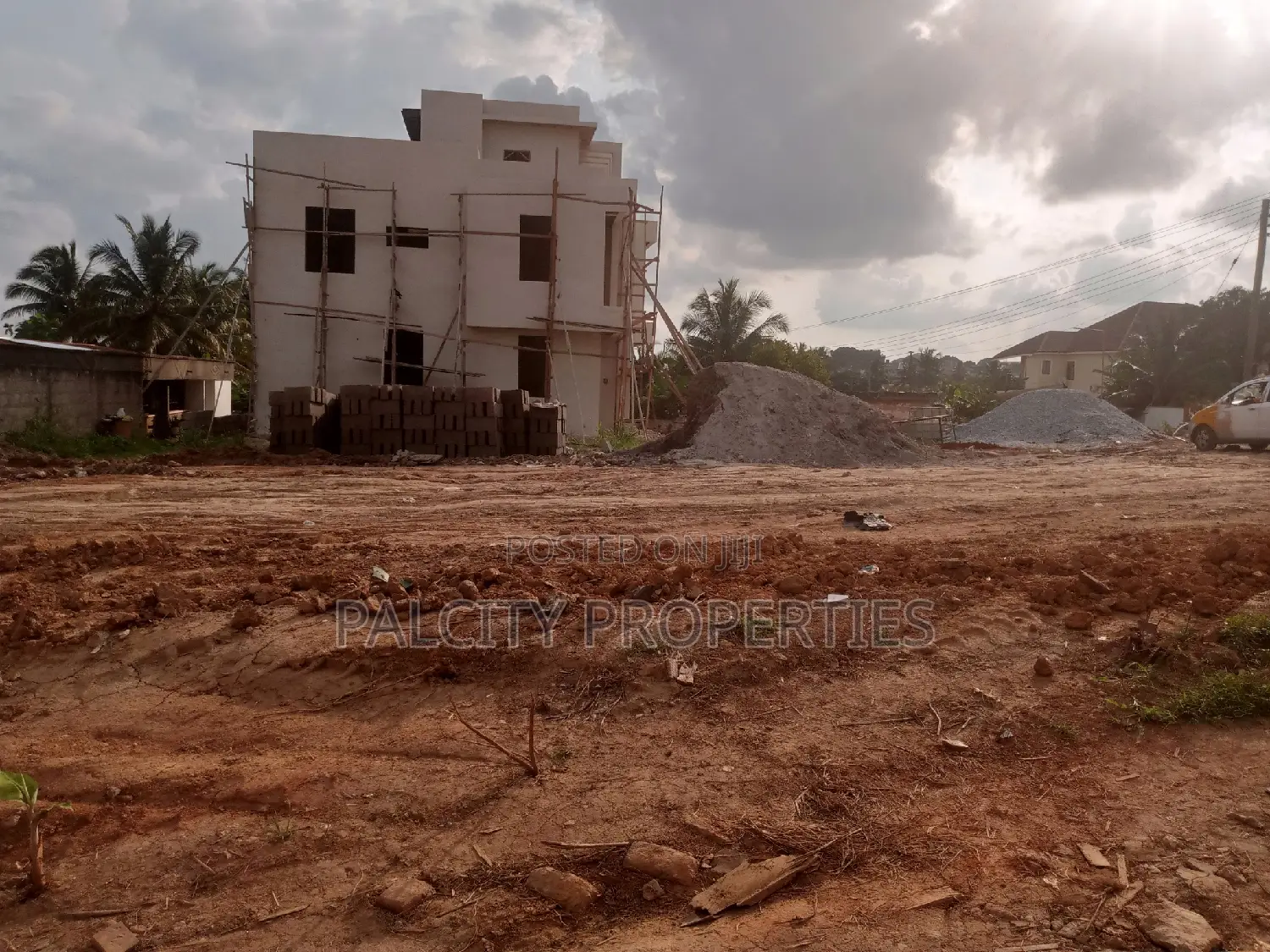 Full Plot of Land for Sale in Santasi