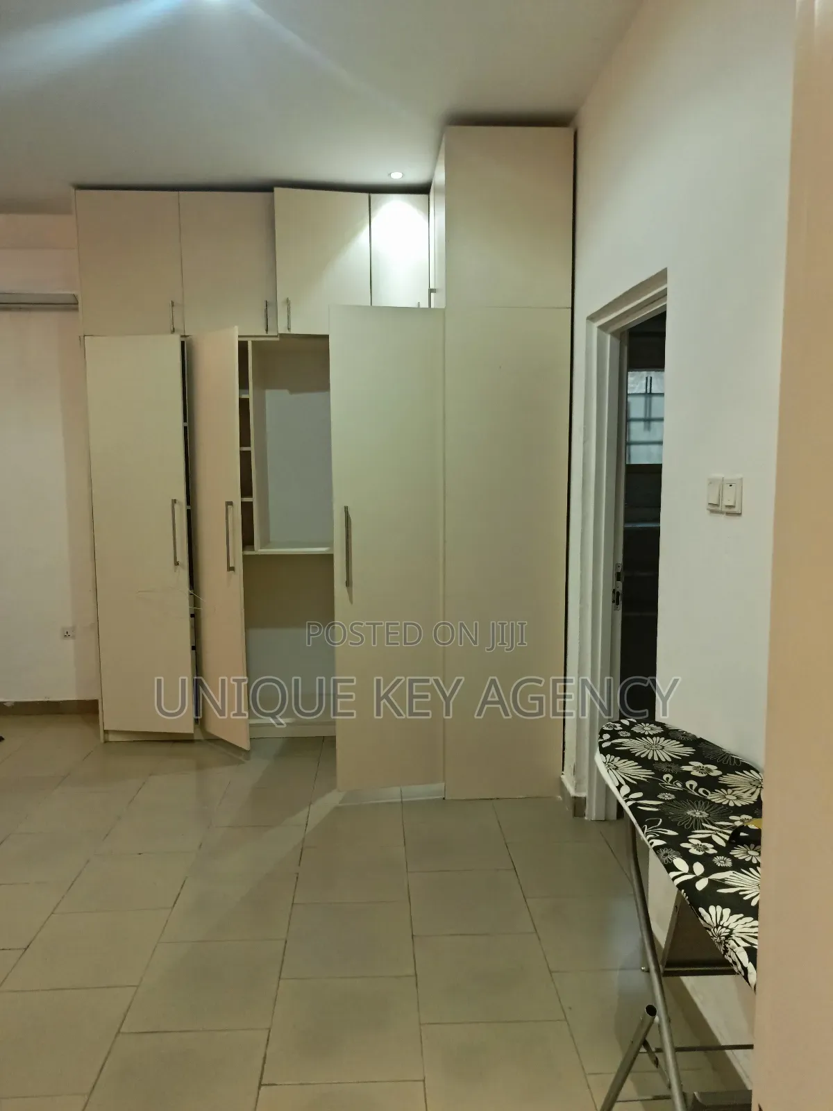 Furnished 3bdrm Apartment in Unique Key Agency, American House