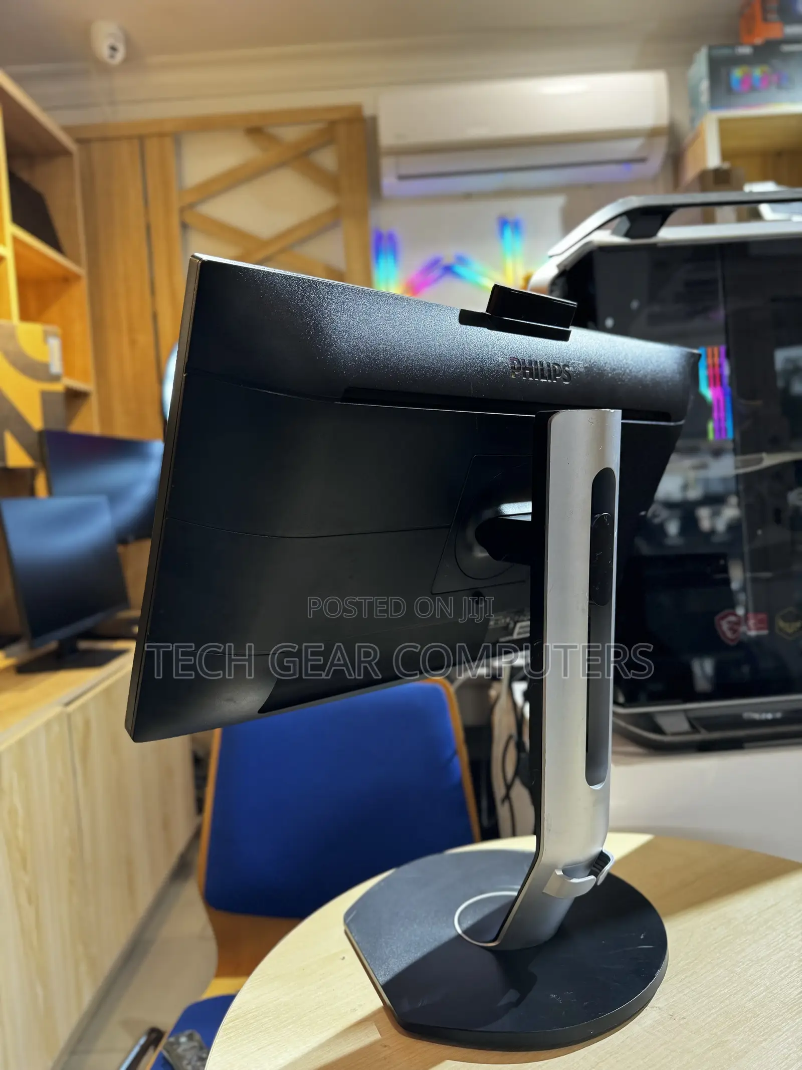 Philips 241b7qupeb - 24 Inch Type C FHD Monitor, 60hz