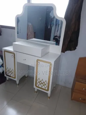 Executive Dressing Mirror Table