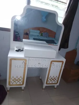 Dressing Mirror Table