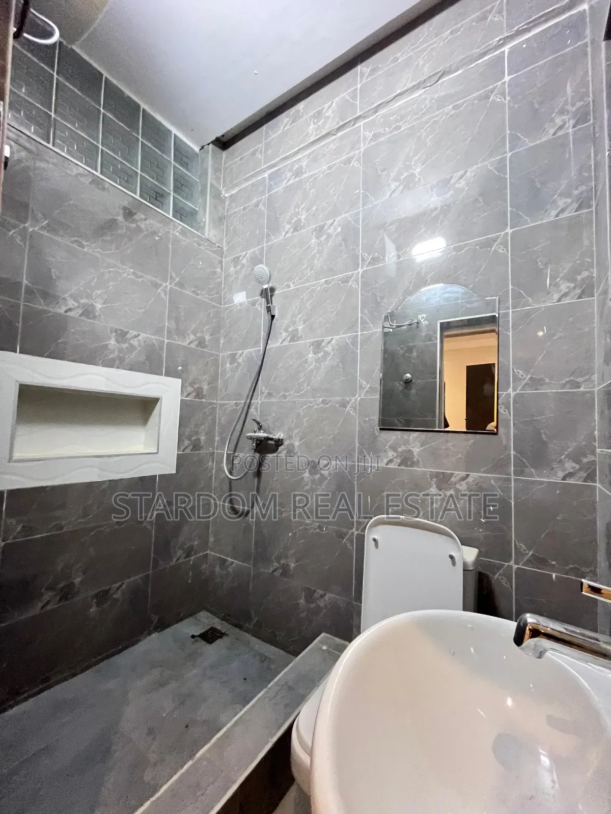 2bdrm Apartment in Adjiriganor for rent
