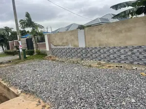 One Plot of Land for Sale by the Roadside at Litelroses