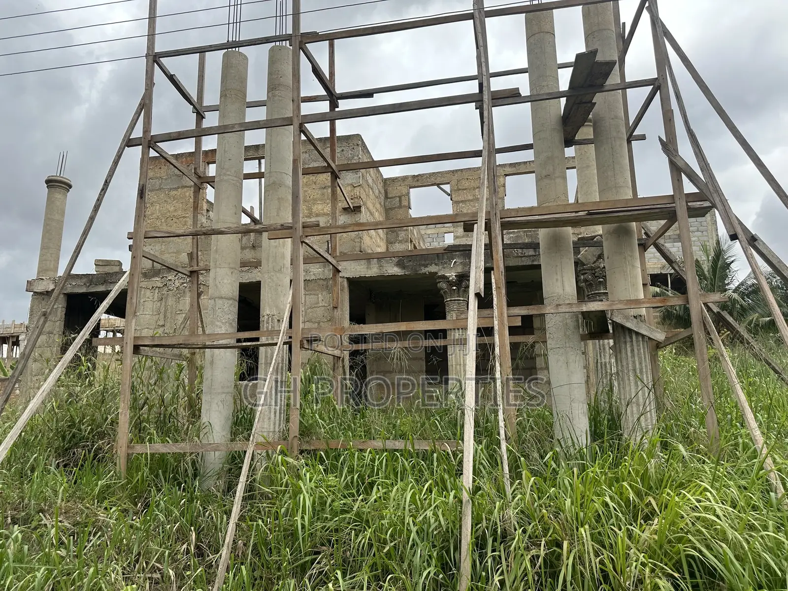 5bdrm House in Kotwi, Kumasi Metropolitan for sale