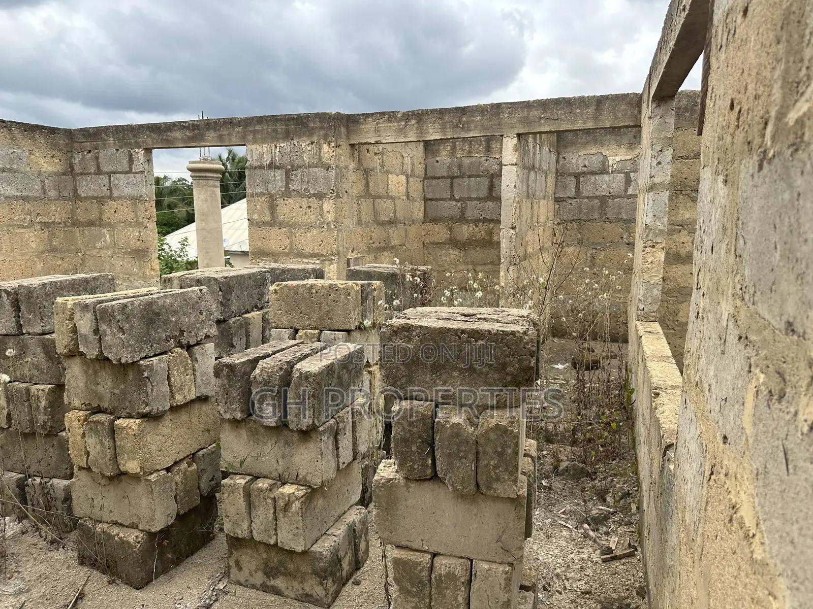 5bdrm House in Kotwi, Kumasi Metropolitan for sale
