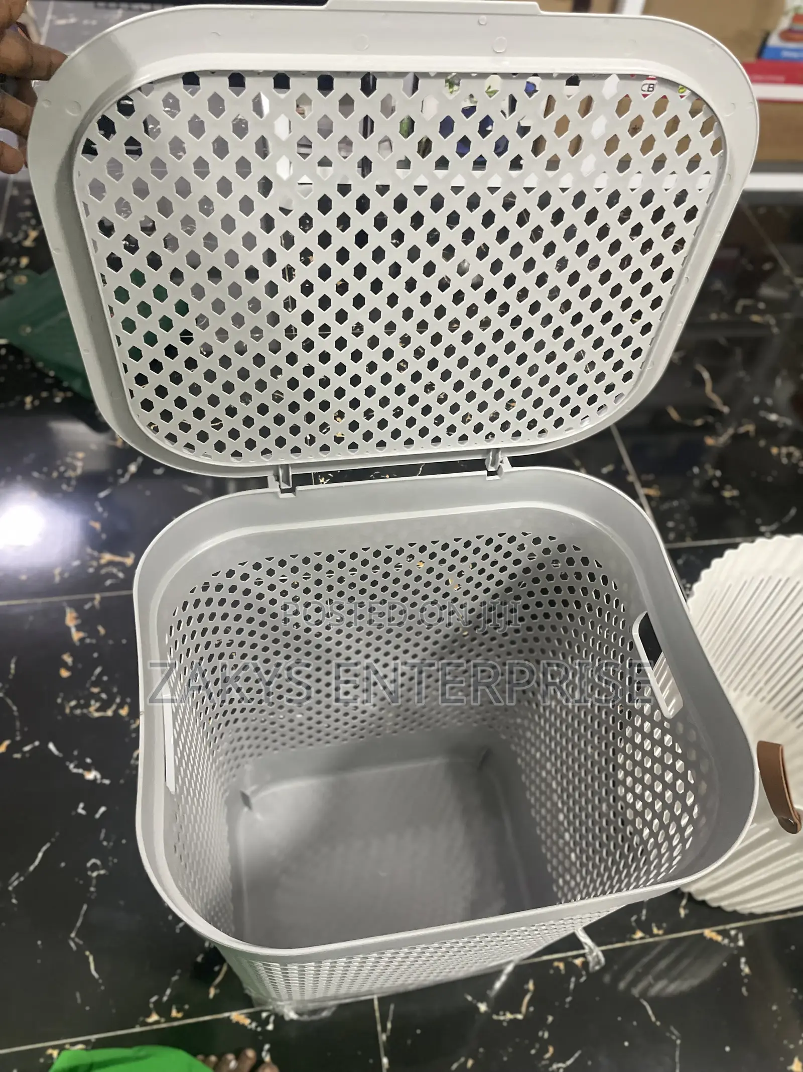Laundry Basket With Lid