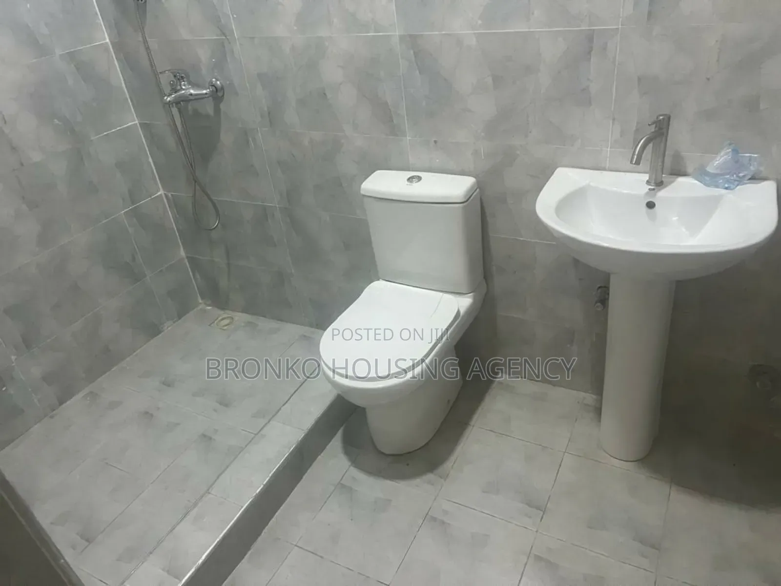 3bdrm House in Bronko Housing, Spintex for sale
