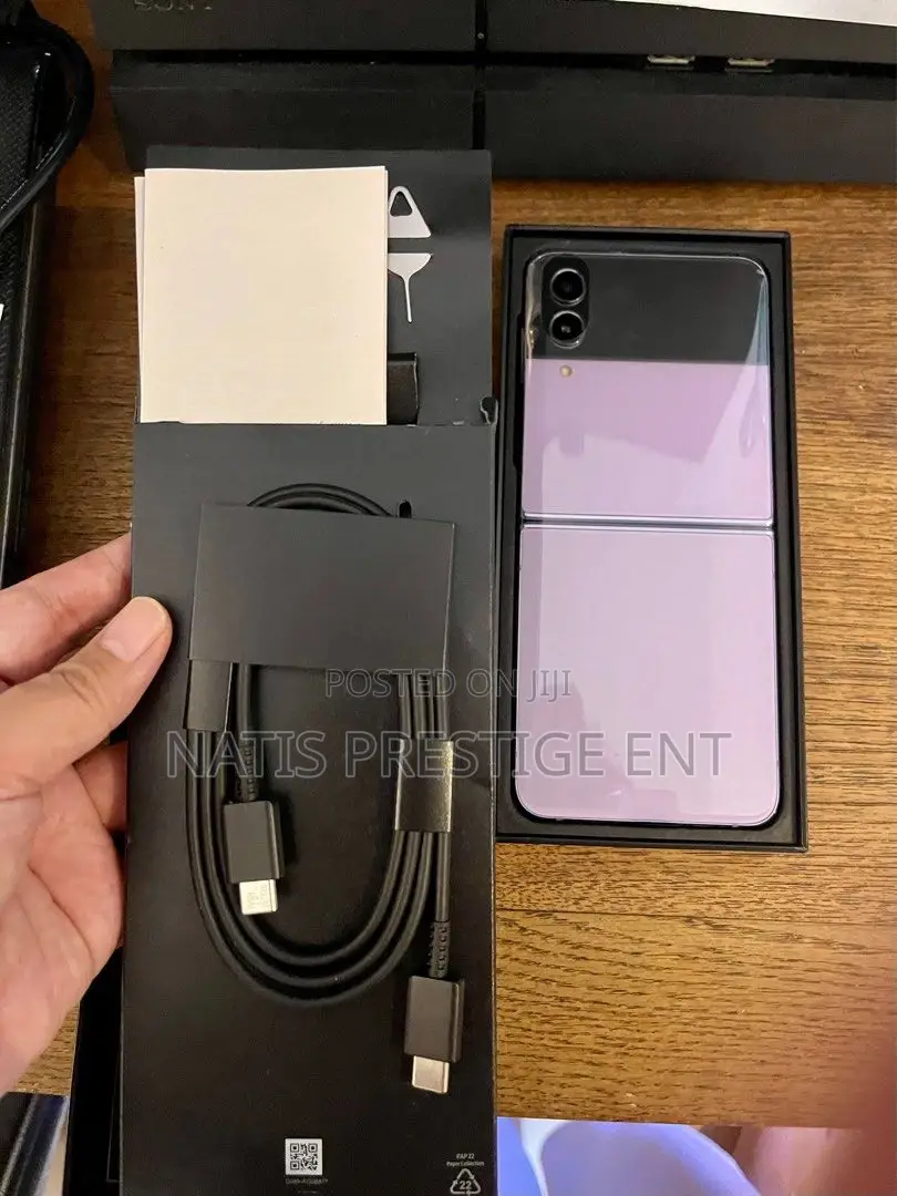 New Samsung Galaxy Z Flip4 256 GB Purple