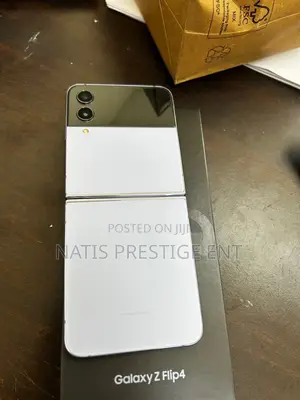 New Samsung Galaxy Z Flip4 128 GB White