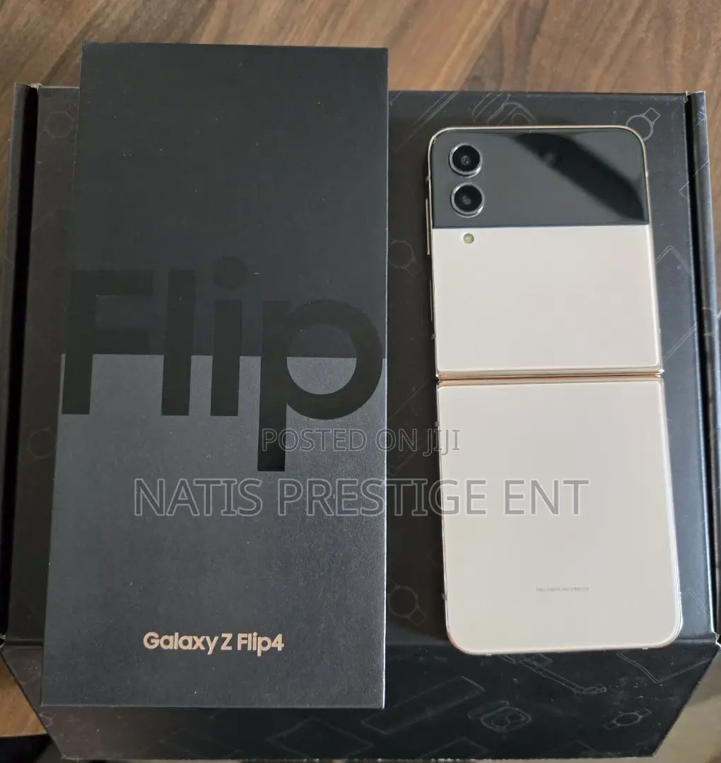 New Samsung Galaxy Z Flip4 128 GB White