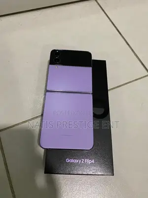 New Samsung Galaxy Z Flip4 128 GB Purple