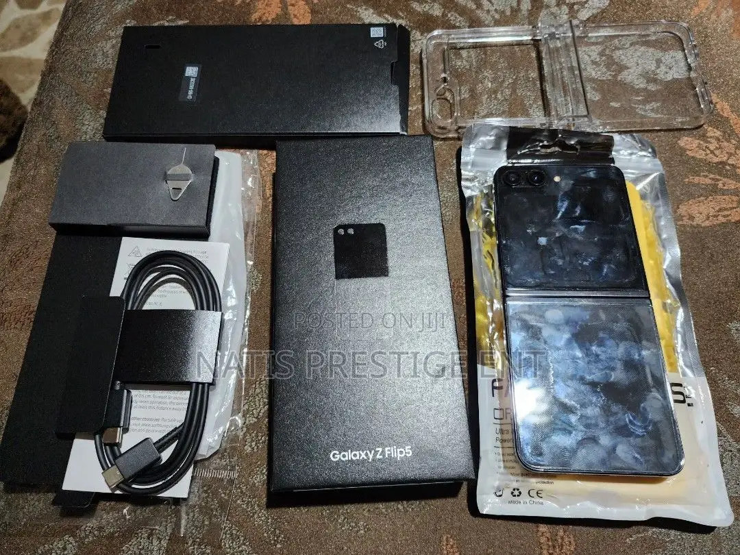 New Samsung Galaxy Z Flip 3 128 GB