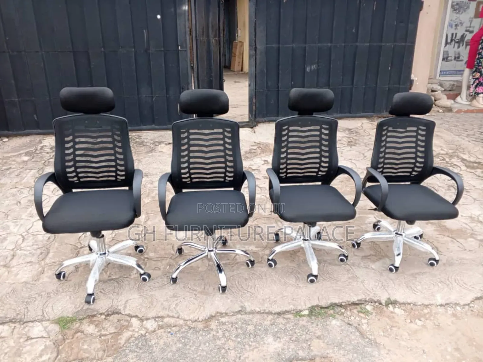 Durable Swevil Chair