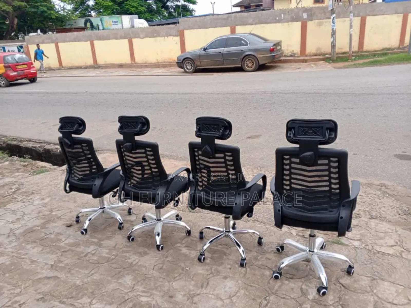 Durable Swevil Chair