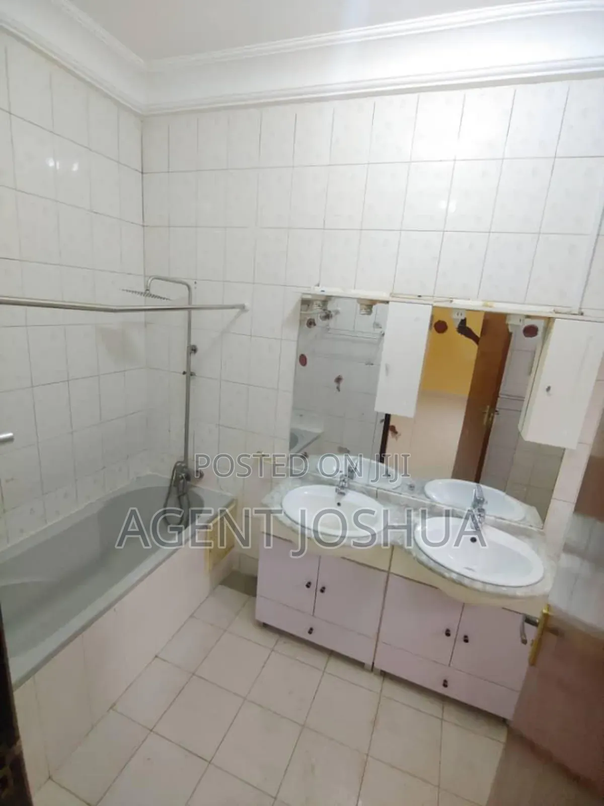3bdrm House in Manet Viile Estate, Airport Residential Area for sale