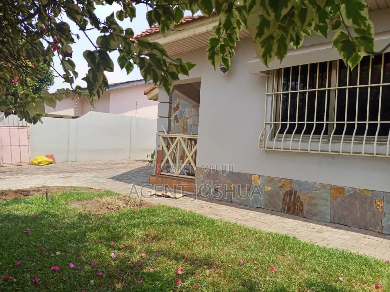 3bdrm House in Manet Viile Estate, Airport Residential Area for sale