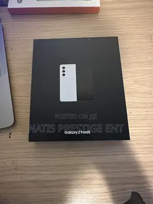 New Samsung Galaxy Z Fold4 256 GB Gold
