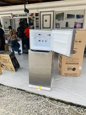 Classic Designed LG GN-B202SQBB 187L Electric Refrigerator