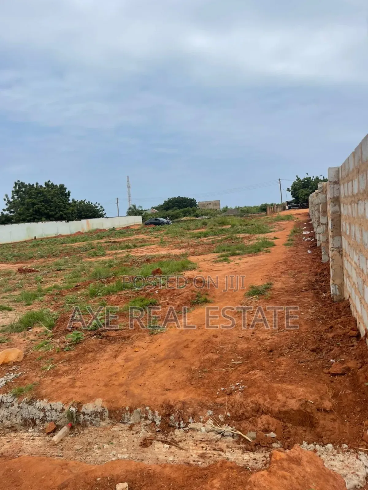 Get Half Plot // Developed Location - Tema Community 25