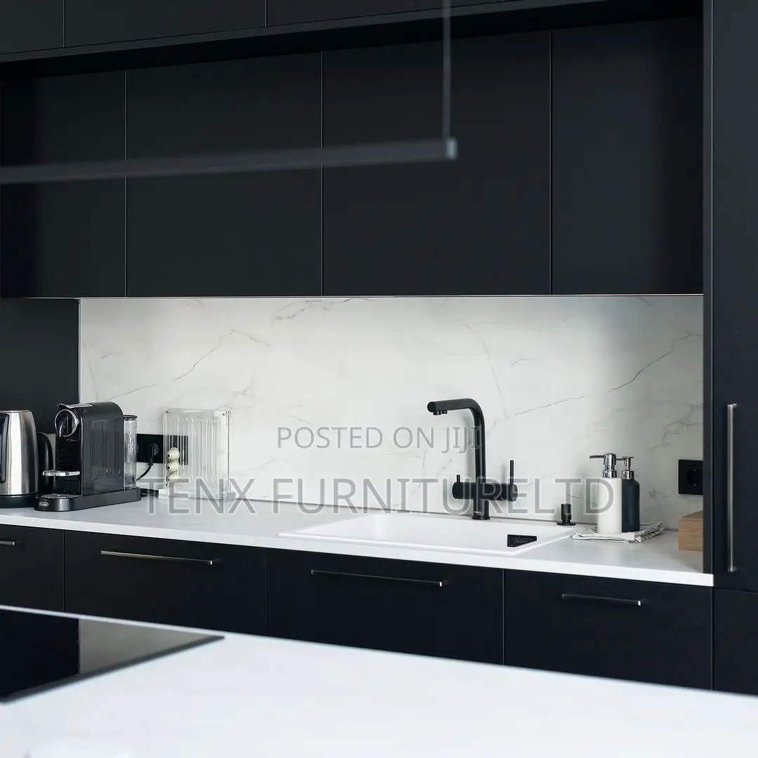 Kitchen Cabinet With Island (Heartin)