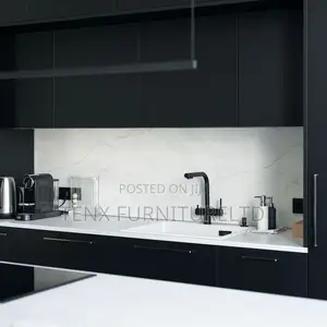 Kitchen Cabinet With Island (Heartin)