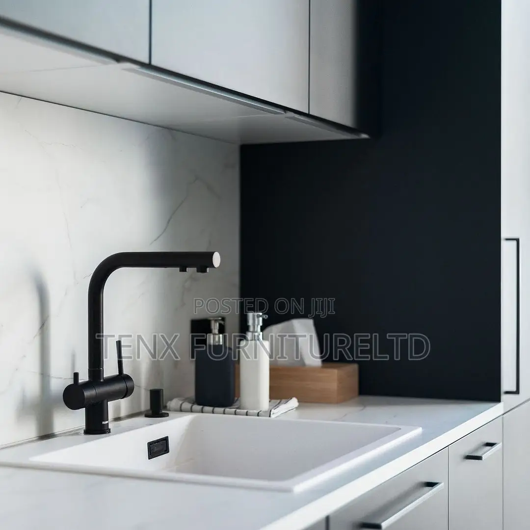 Kitchen Cabinet With Island (Heartin)
