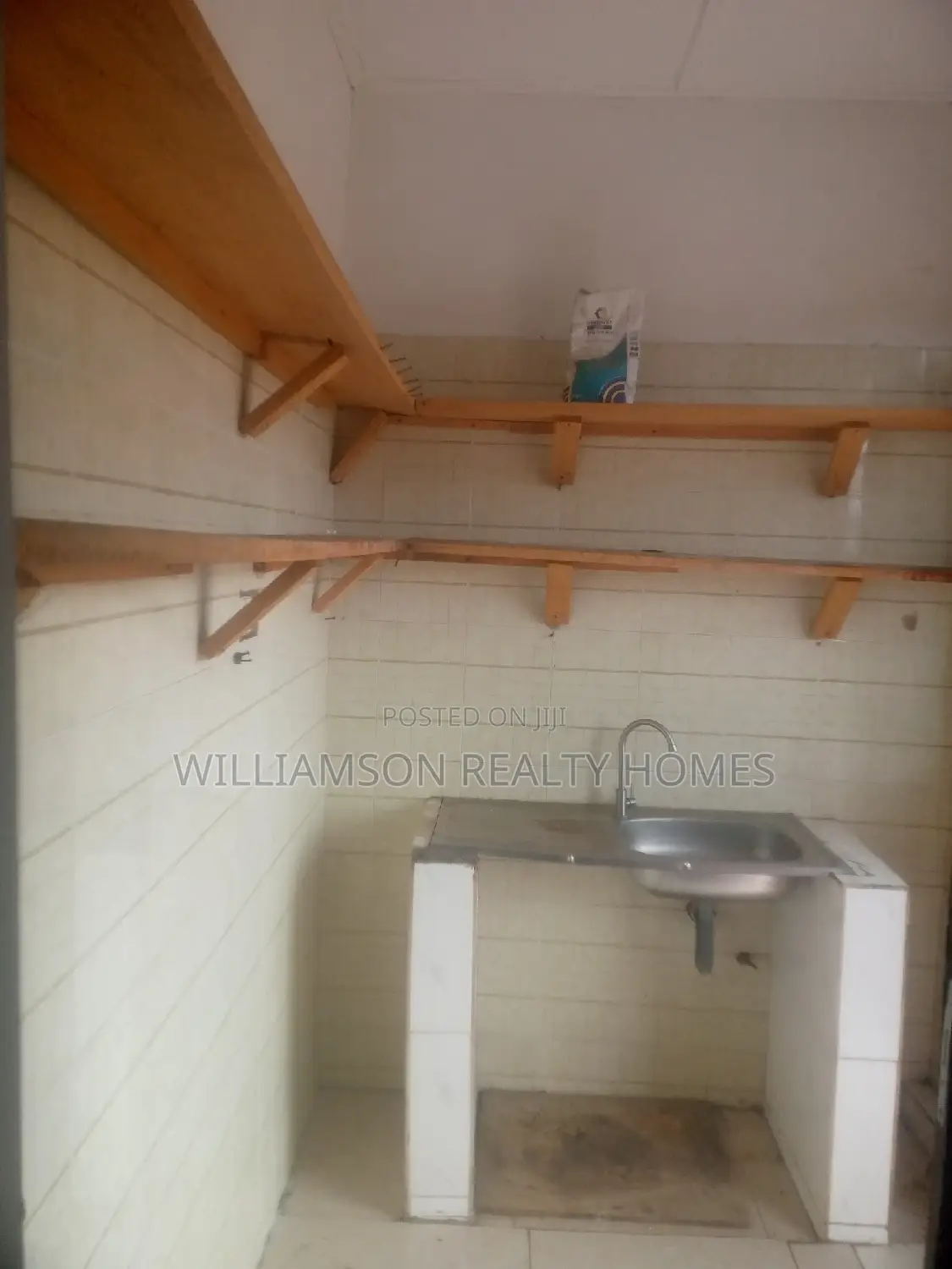 1bdrm Apartment in Hfc Estate Area, Spintex for rent