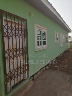 3bdrm Apartment in School Junction for sale