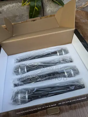 Bomge 4 Channel Professional Wireless Microphone System