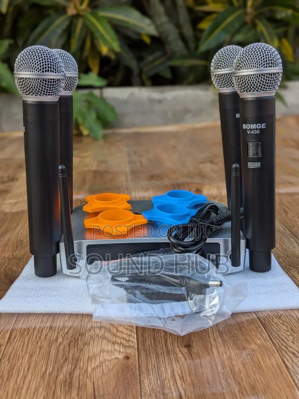 Bomge 4 Channel Professional Wireless Microphone System