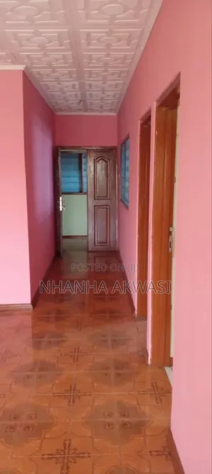 4bdrm House in Community 12, Tema Metropolitan for rent