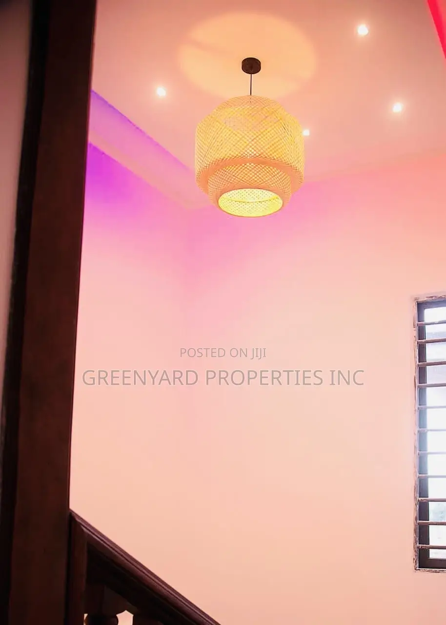 4bdrm Duplex in Oyarifa for sale