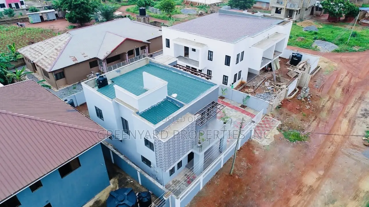 4bdrm Duplex in Oyarifa for sale